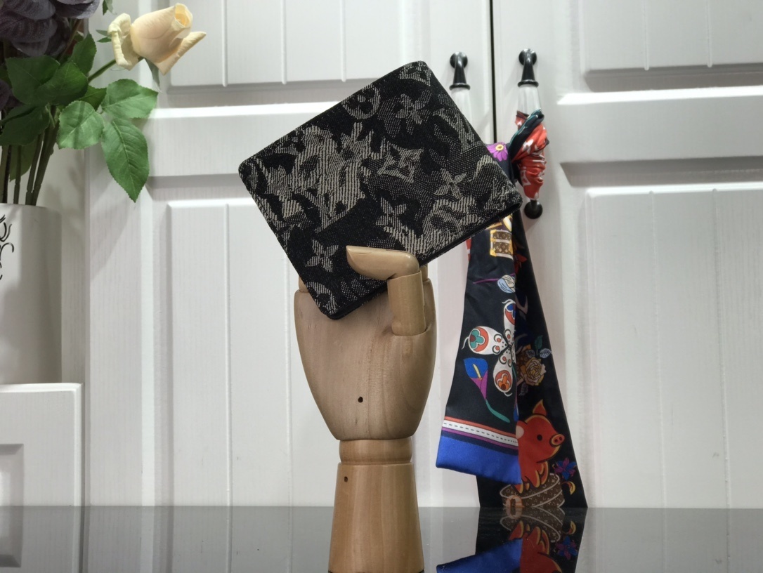 LV MULTIPLE wallet M80031 