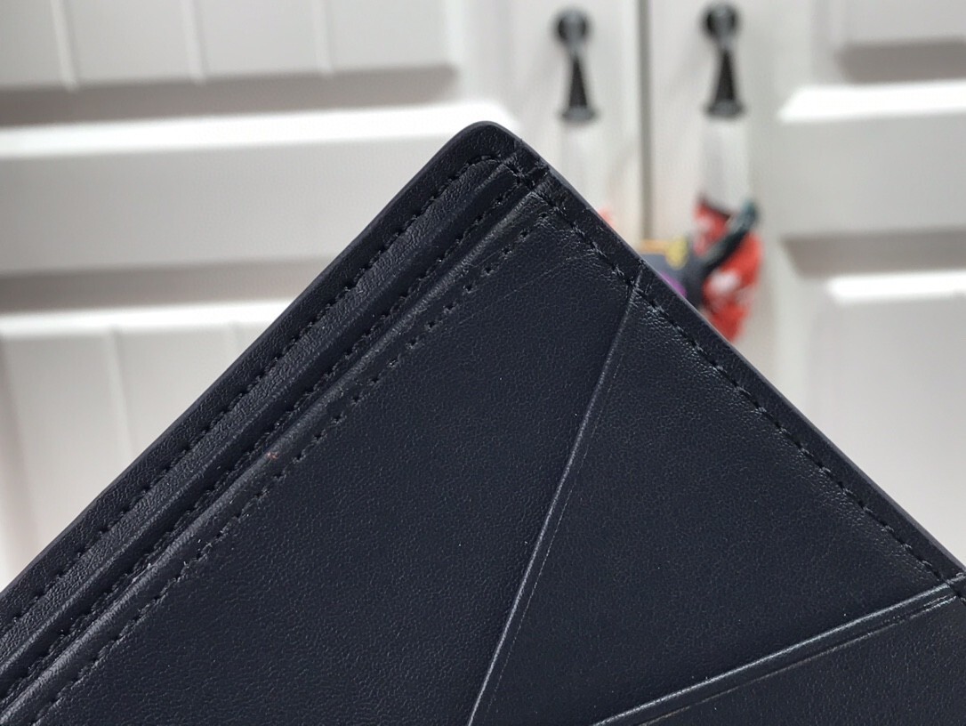 LV MULTIPLE wallet M80422