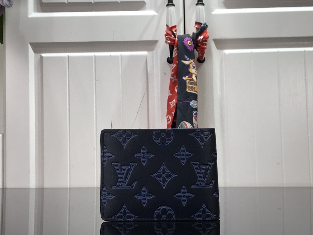 LV MULTIPLE wallet M80422