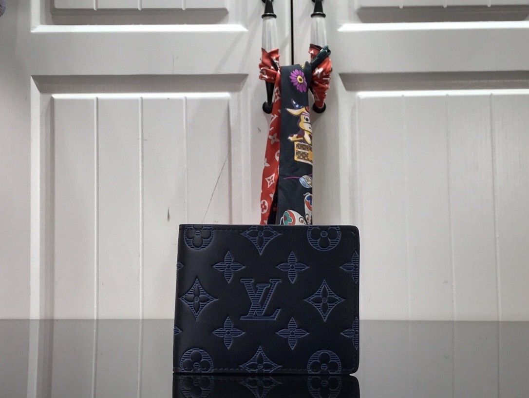 LV MULTIPLE wallet M80422