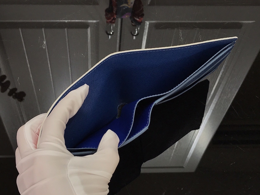 LV MULTIPLE wallet M80458