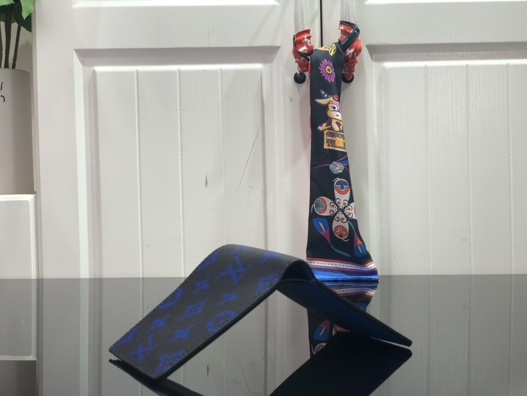 LV MULTIPLE wallet M80850