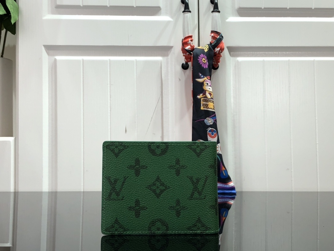 LV MULTIPLE wallet M80850