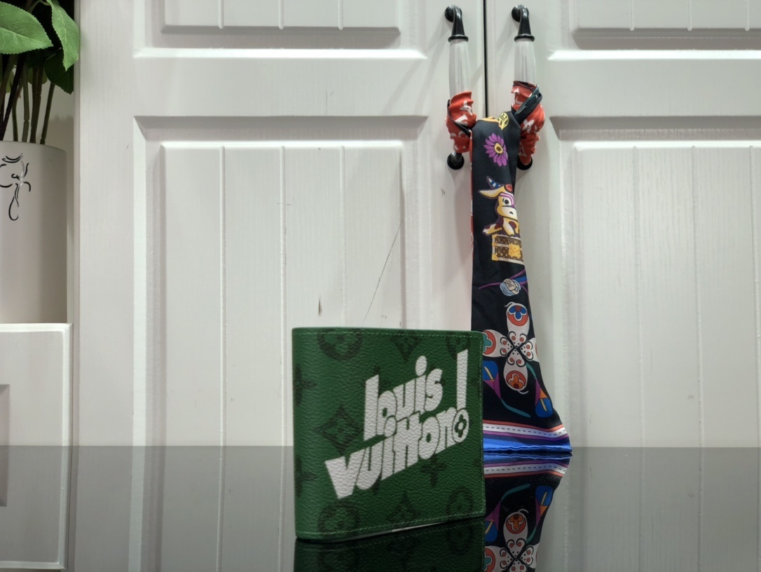 LV MULTIPLE wallet M80850