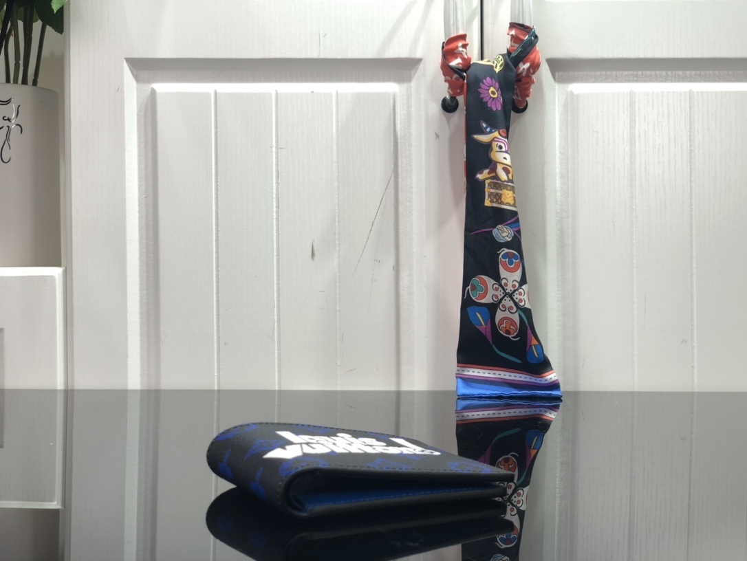 LV MULTIPLE wallet M80850