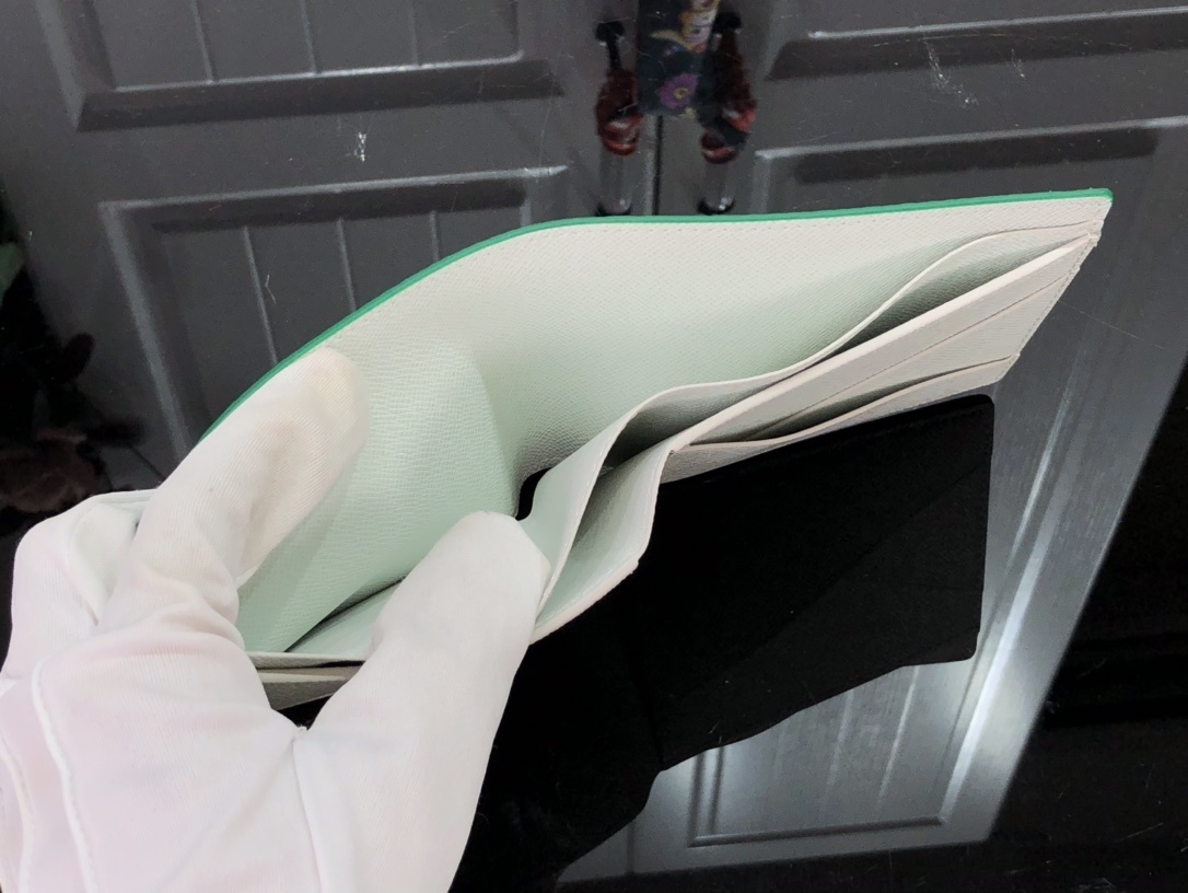 LV MULTIPLE wallet M80850