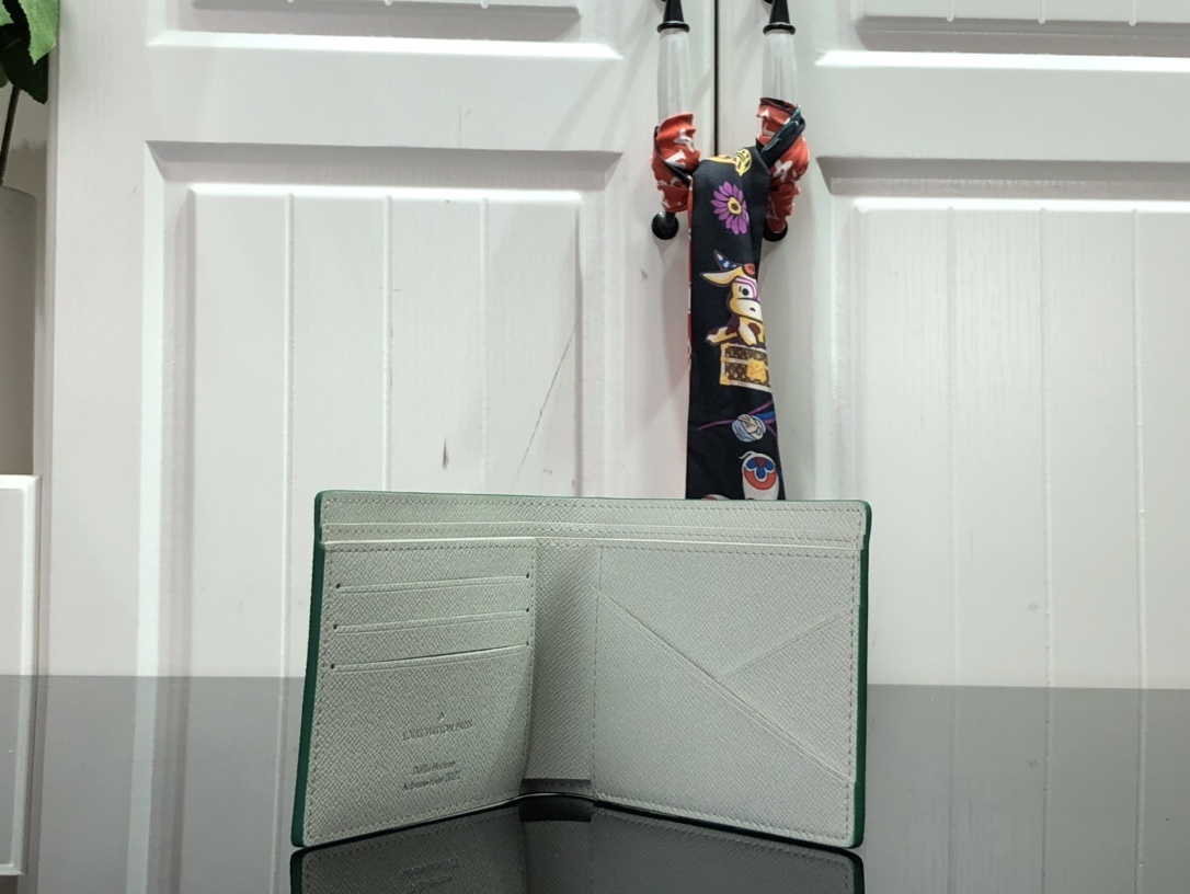 LV MULTIPLE wallet M80850