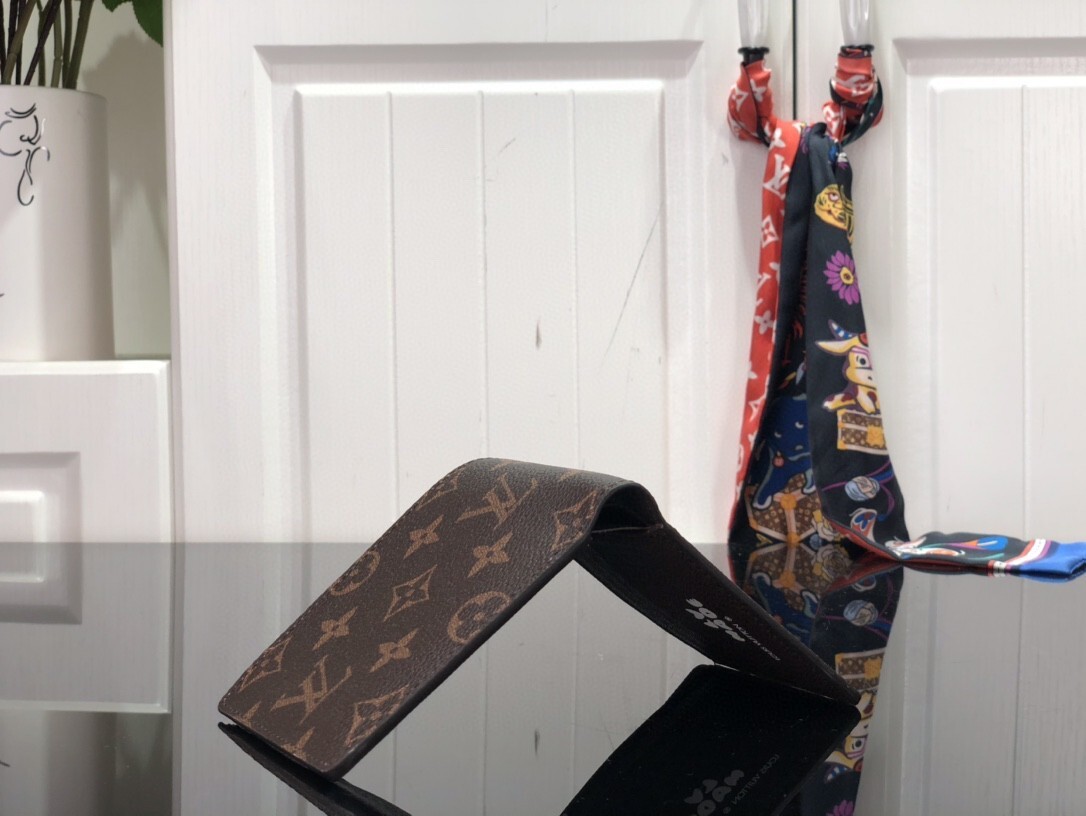 LV MULTIPLE wallet M81108 
