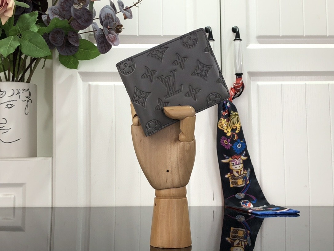 LV MULTIPLE wallet M81383