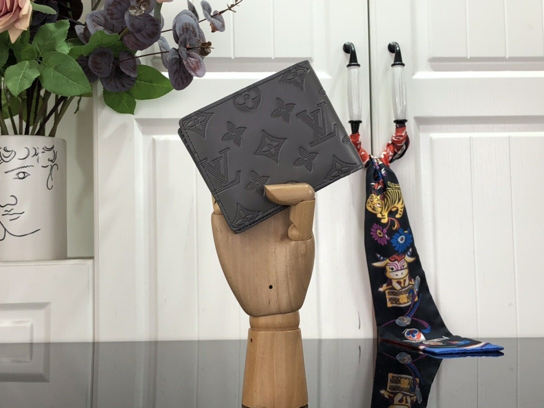 LV MULTIPLE wallet M81383