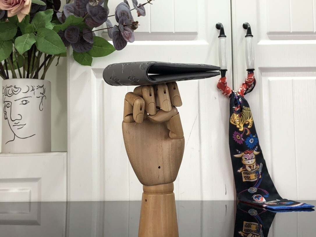 LV MULTIPLE wallet M81383