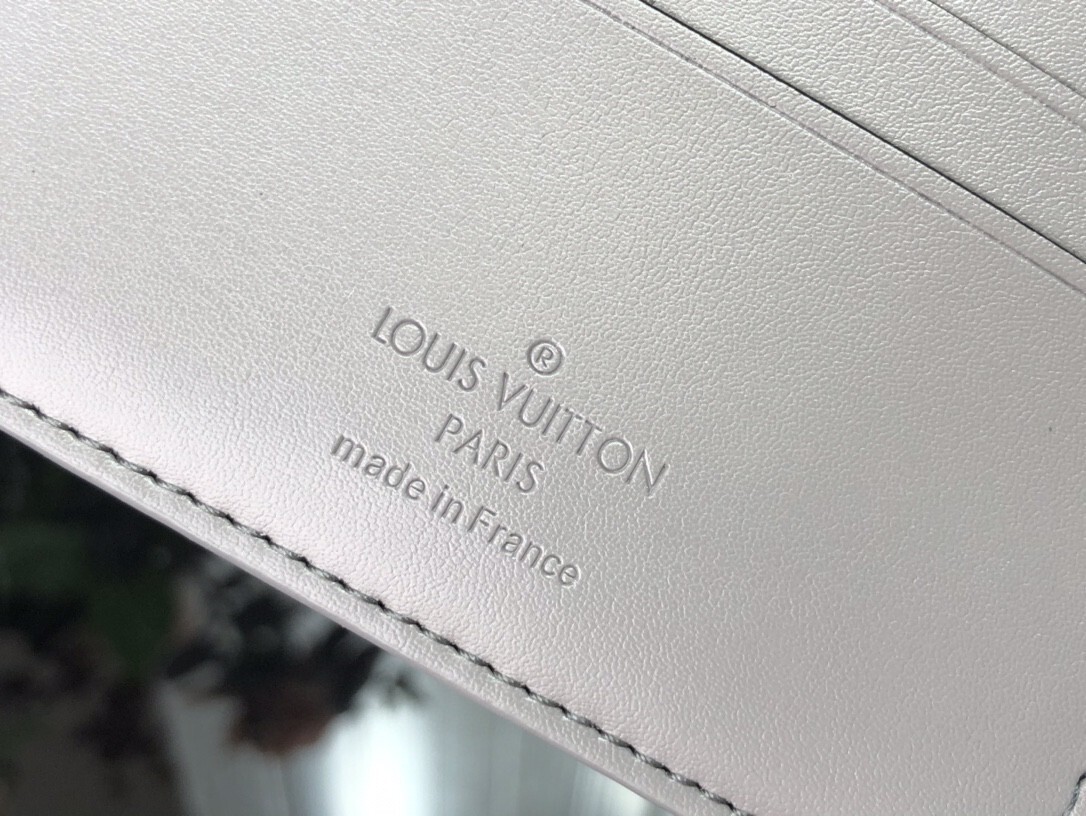 LV MULTIPLE wallet M81383