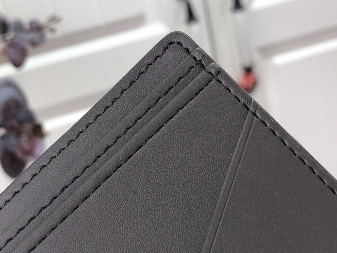 LV MULTIPLE wallet M81383