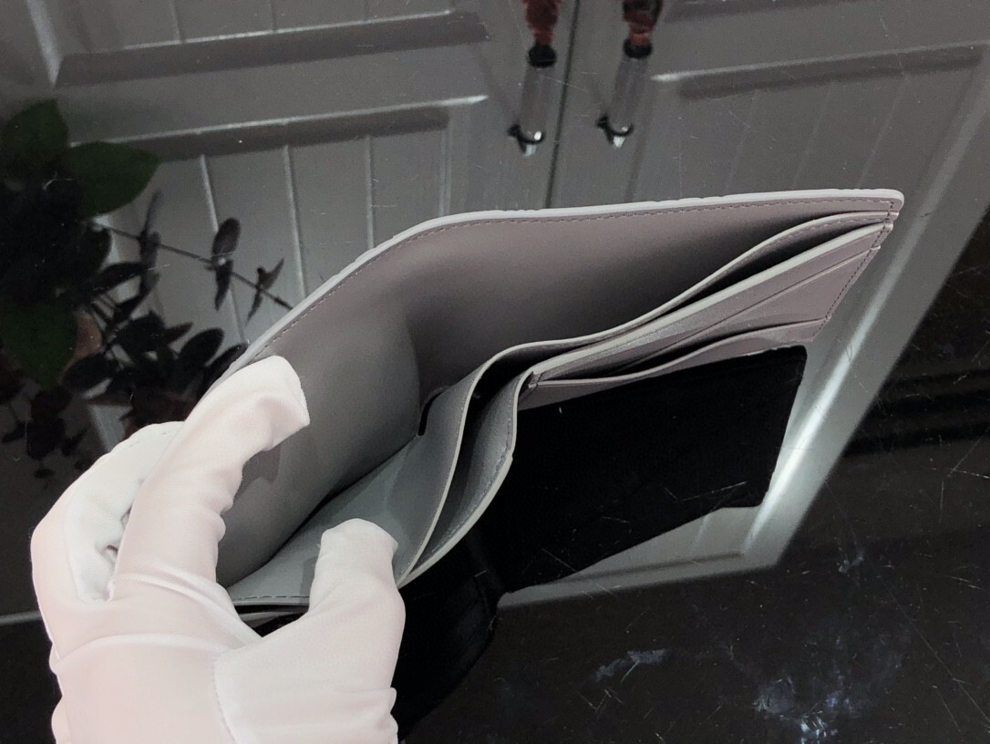 LV MULTIPLE wallet M81383