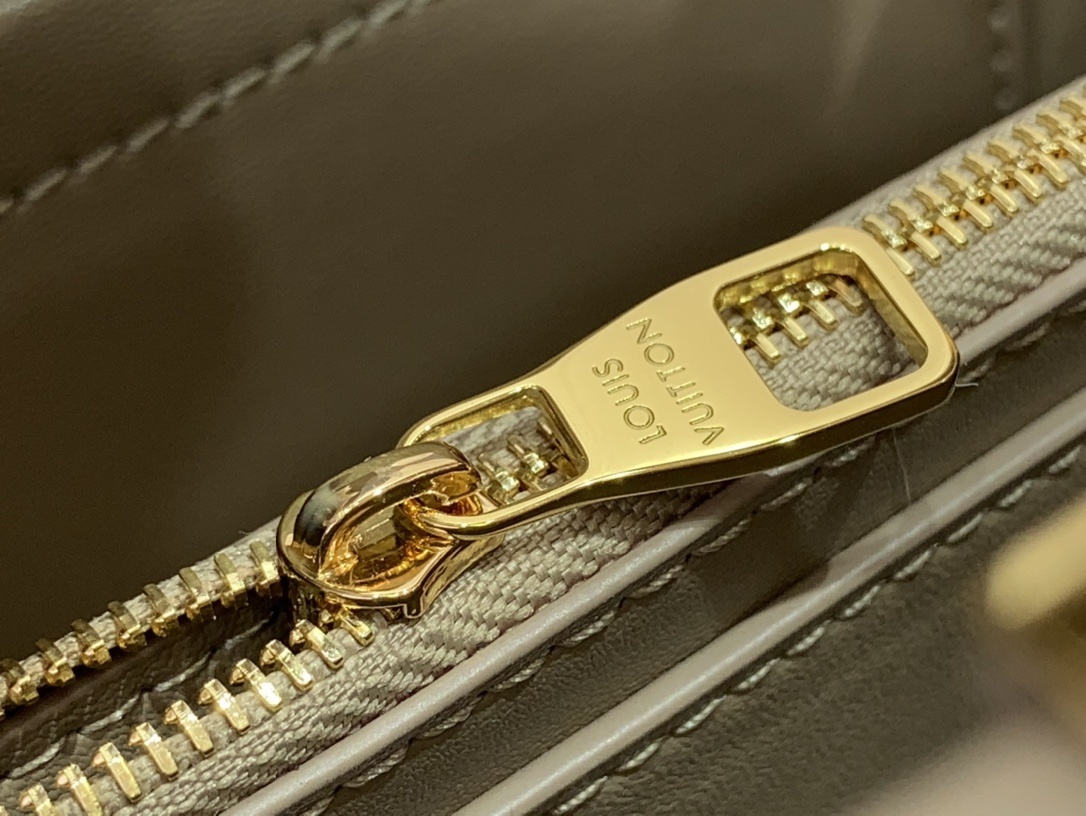 LV MY CAPUCINES K00014