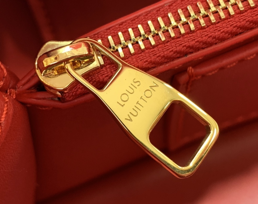 LV MY CAPUCINES K00014