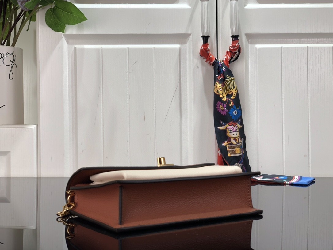 LV MYLOCKME CHAIN POCHETTE M81436