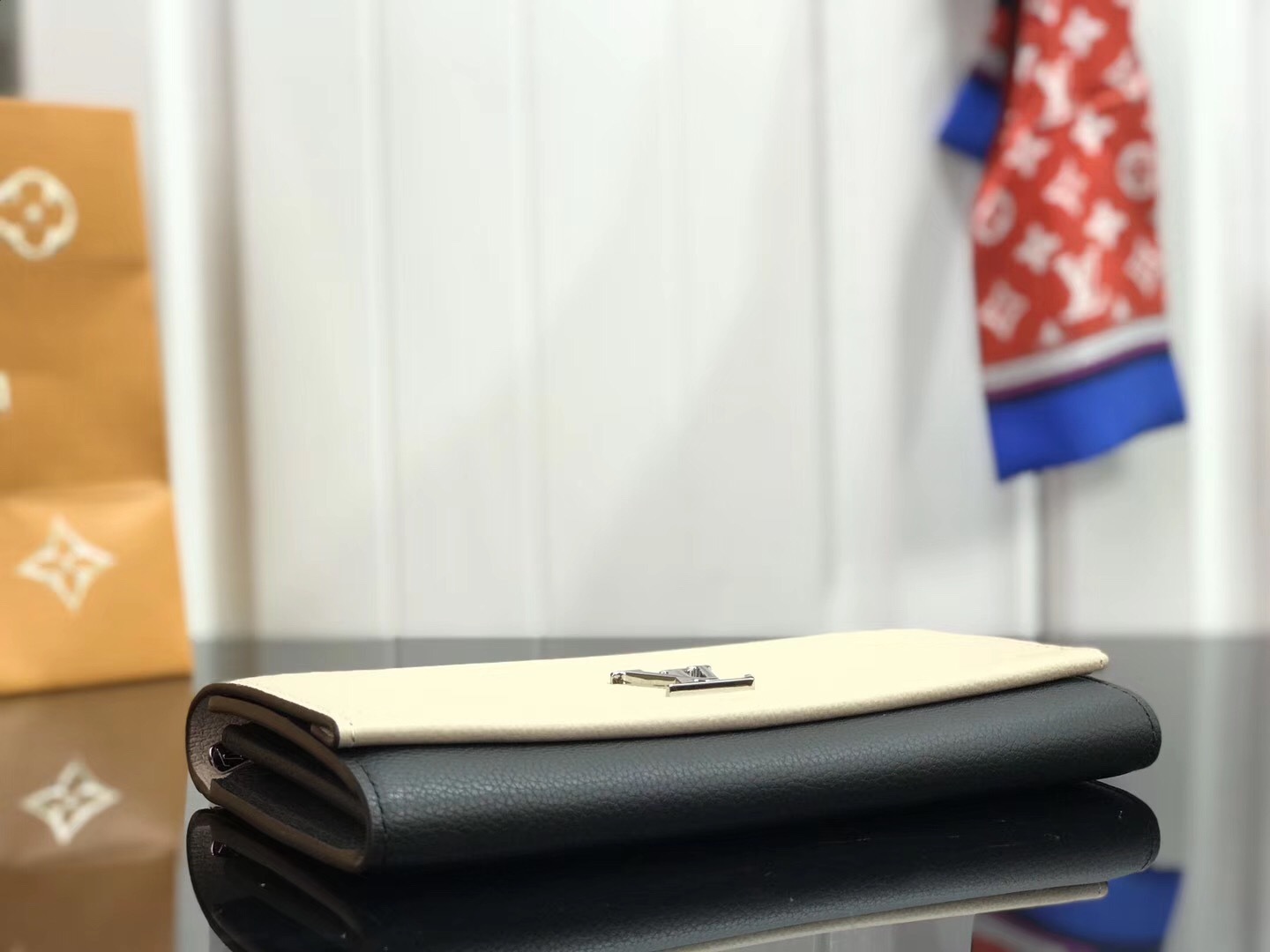 LV MYLOCKME wallet M62328FN