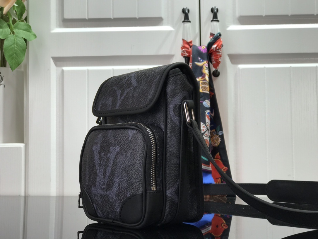 LV NANO AMAZON MESSENGER M45650