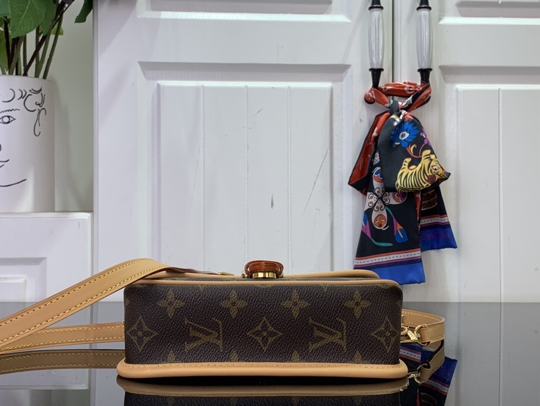 LV Nano Diane M83300 