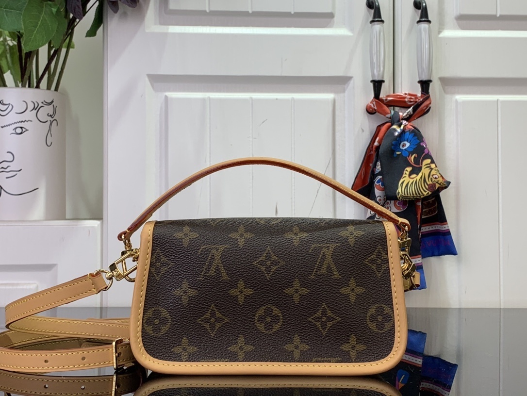 LV Nano Diane M83300 
