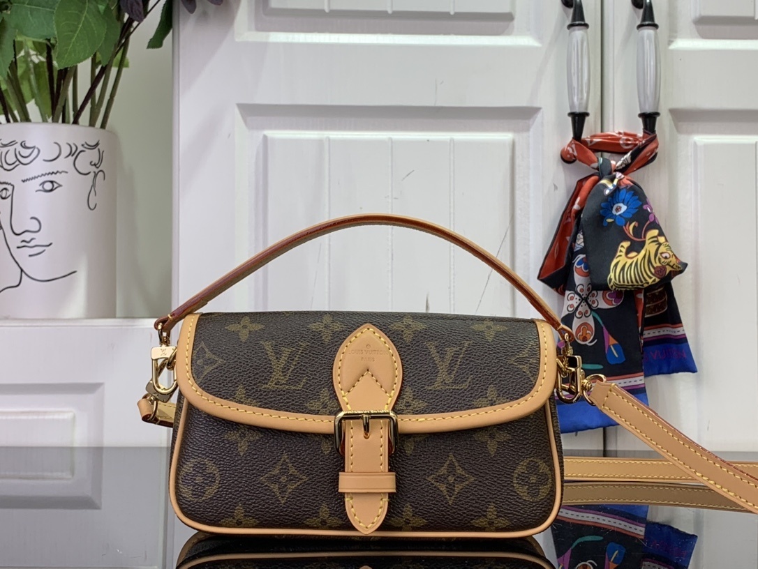 LV Nano Diane M83300 