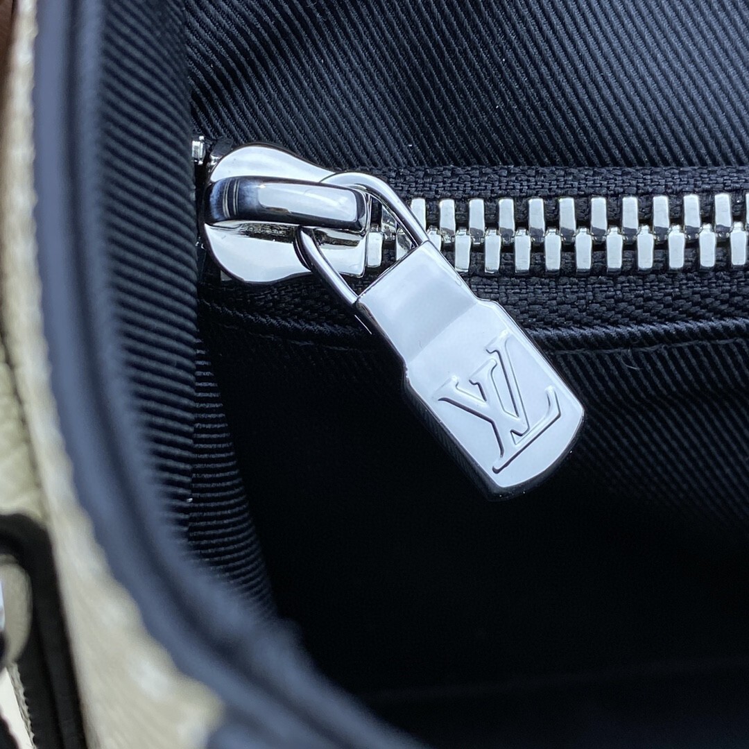 LV NEW FLAP MESSENGER M30807
