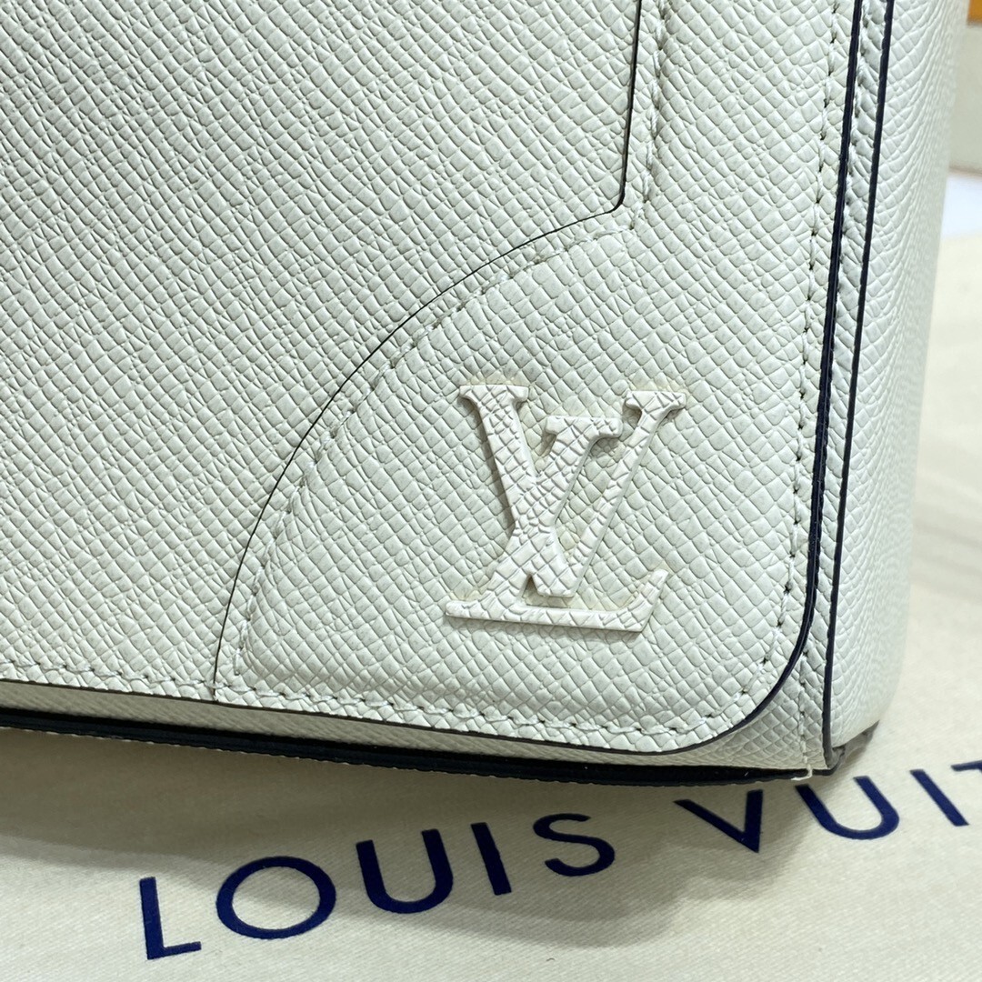 LV NEW FLAP MESSENGER M30807