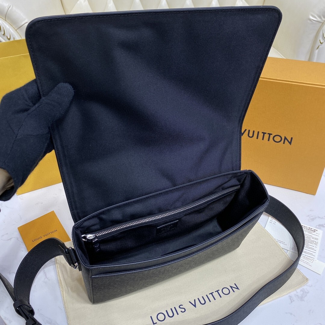 LV NEW FLAP MESSENGER M30807
