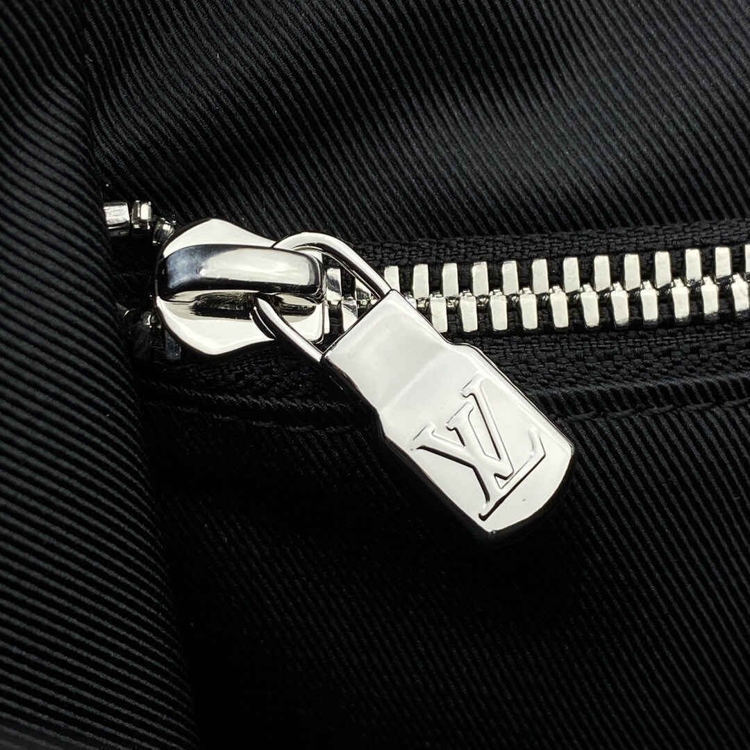 LV NEW FLAP MESSENGER M30807