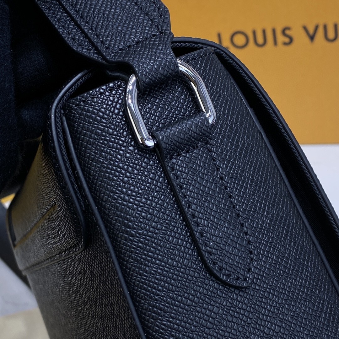 LV NEW FLAP MESSENGER M30807