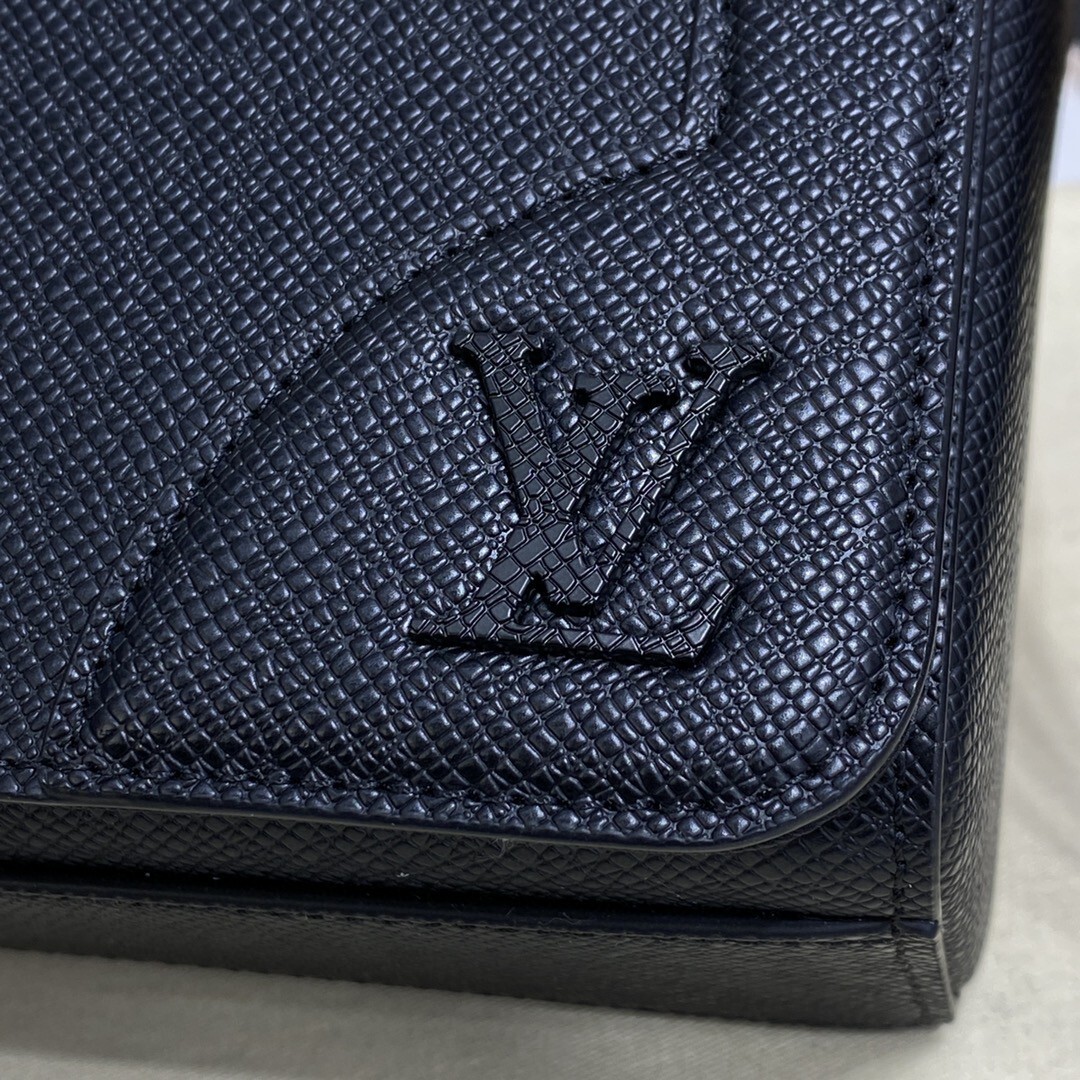 LV NEW FLAP MESSENGER M30807