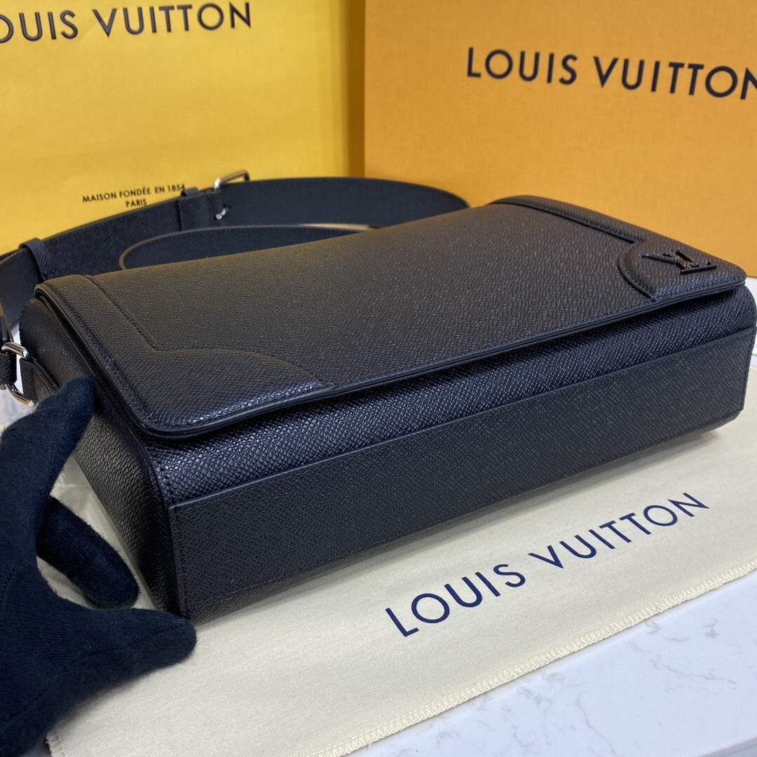 LV NEW FLAP MESSENGER M30807