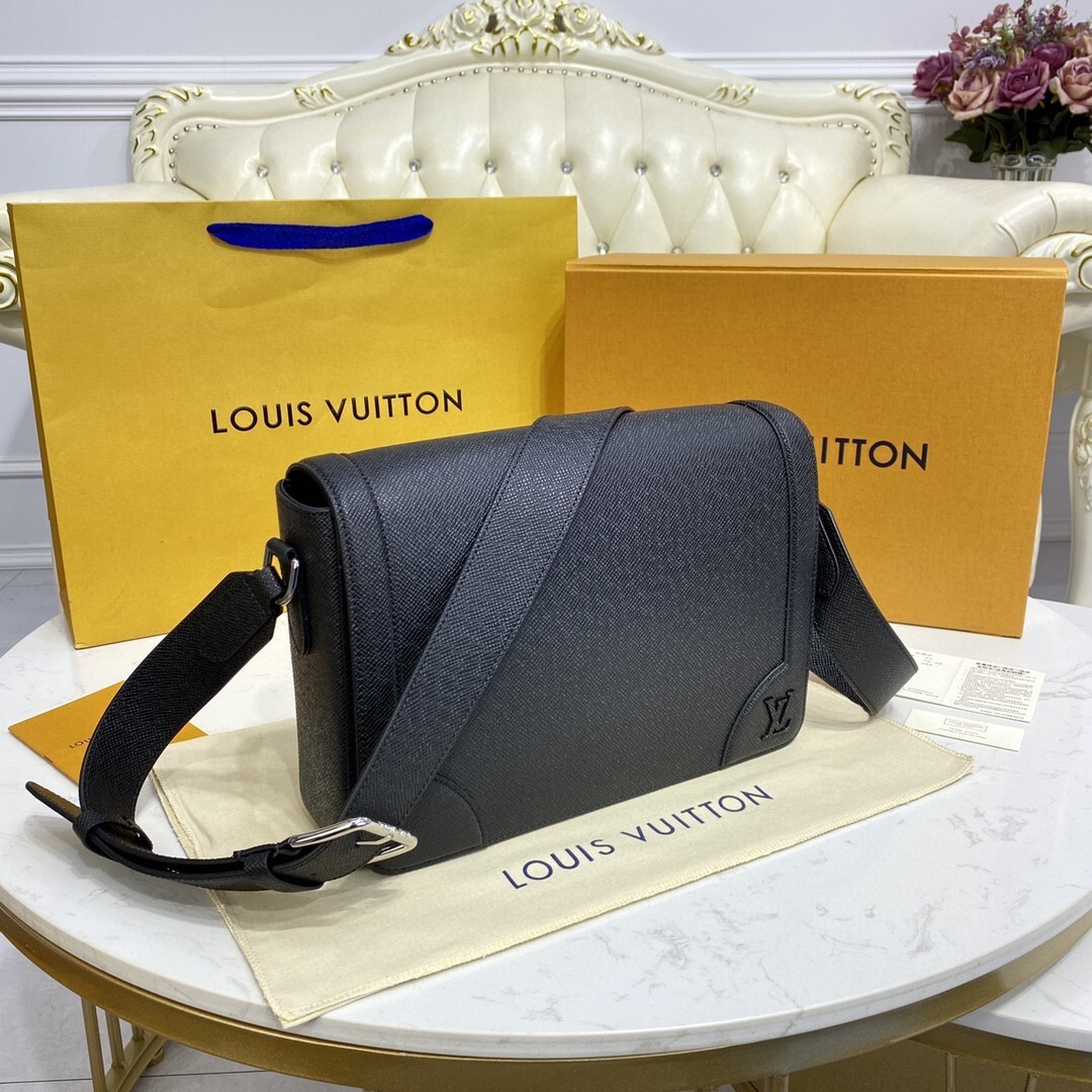 LV NEW FLAP MESSENGER M30807