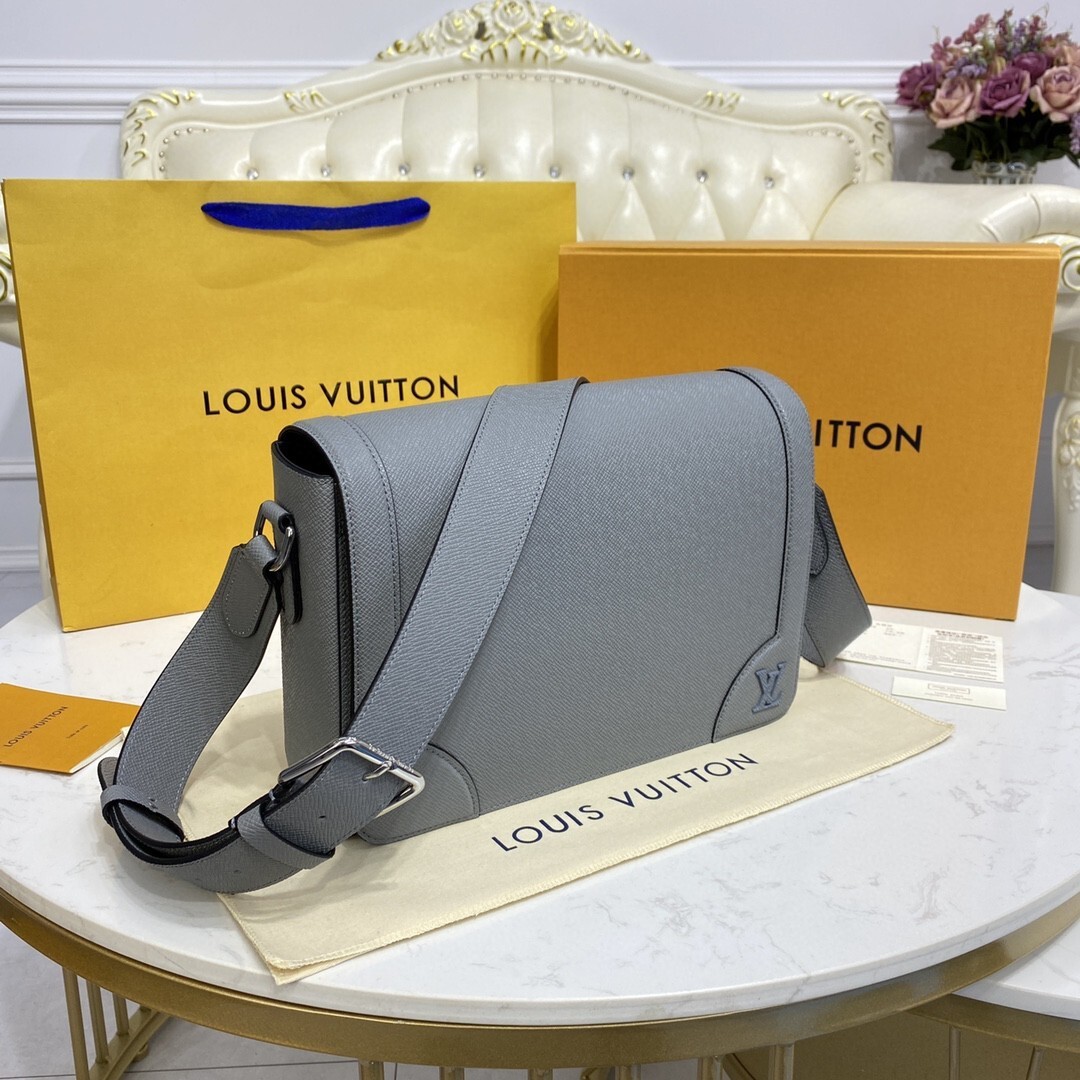LV NEW FLAP MESSENGER M30807