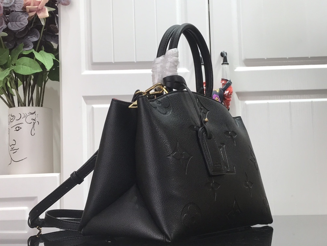 LV NEW GRAND PALAIS N45811