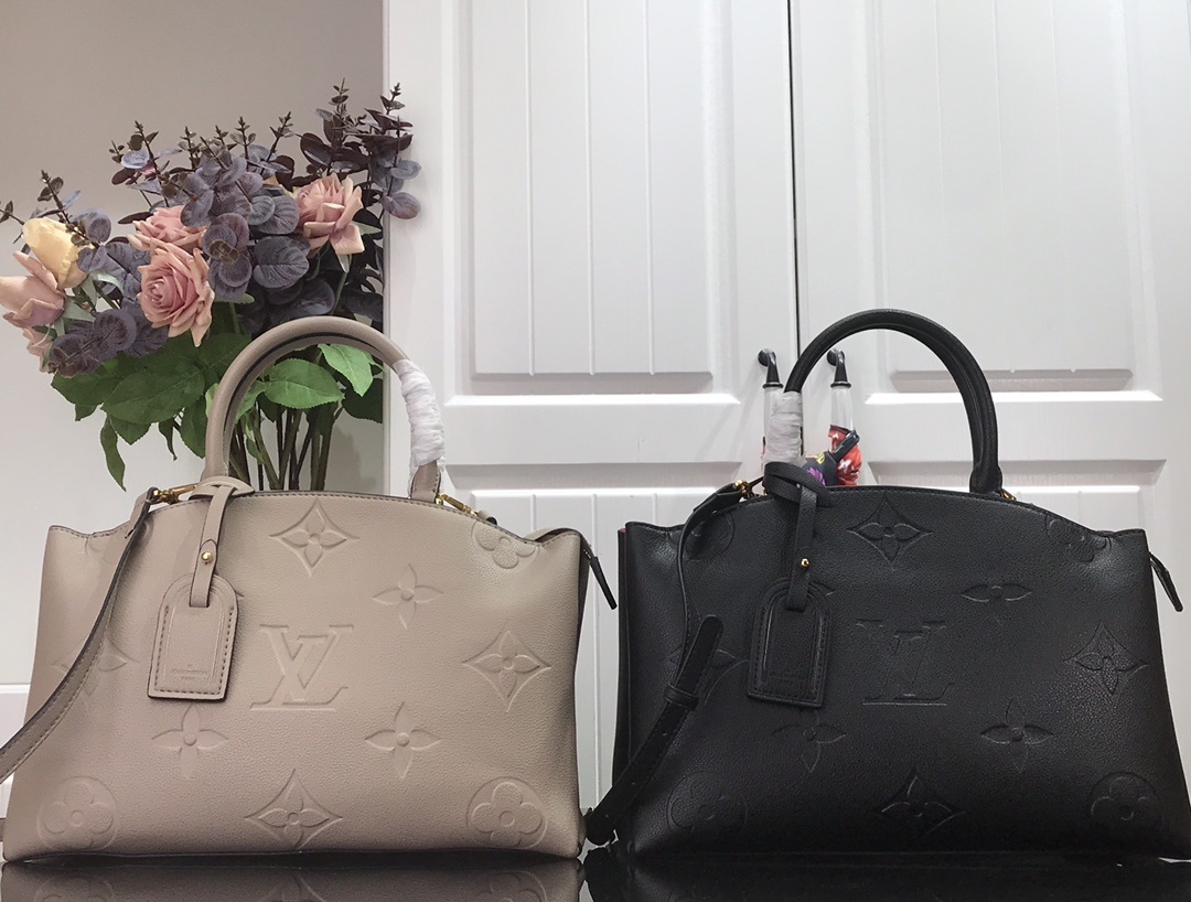 LV NEW GRAND PALAIS N45811