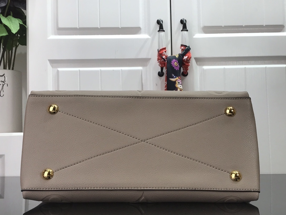 LV NEW GRAND PALAIS N45811