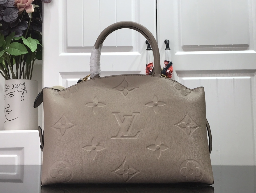 LV NEW GRAND PALAIS N45811