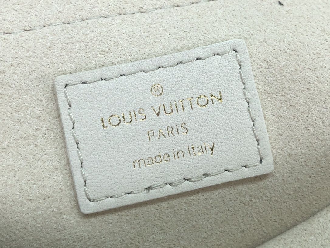 LV NEW WAVE CHAIN BAG M58552 