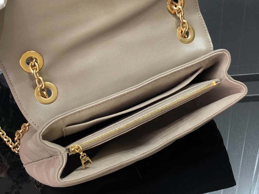 LV NEW WAVE CHAIN BAG M58552 