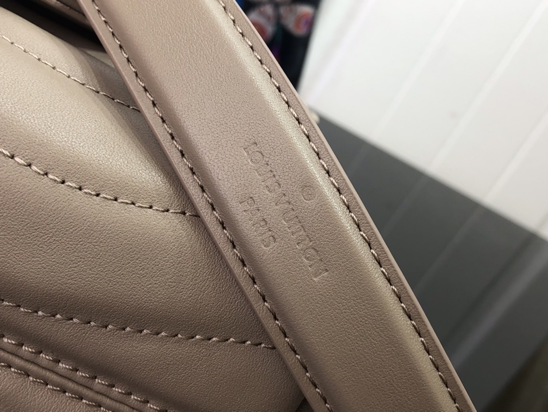 LV NEW WAVE CHAIN BAG M58552 