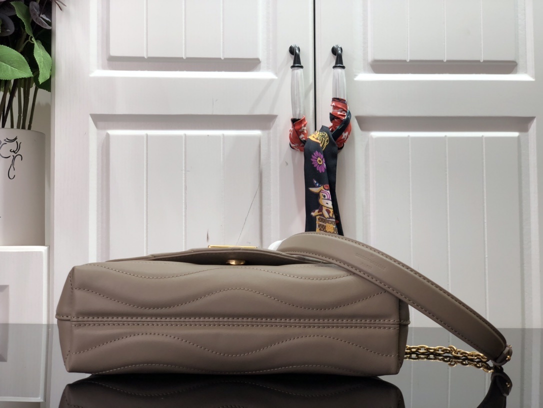 LV NEW WAVE CHAIN BAG M58552 