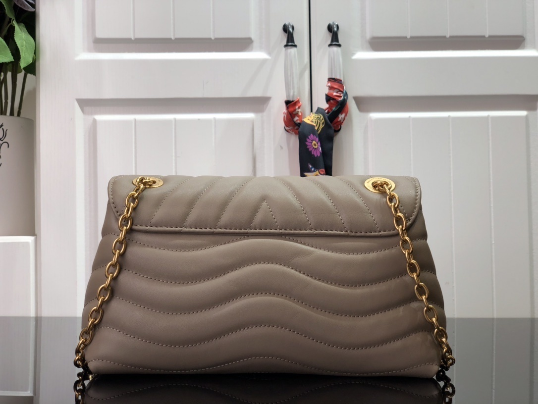 LV NEW WAVE CHAIN BAG M58552 