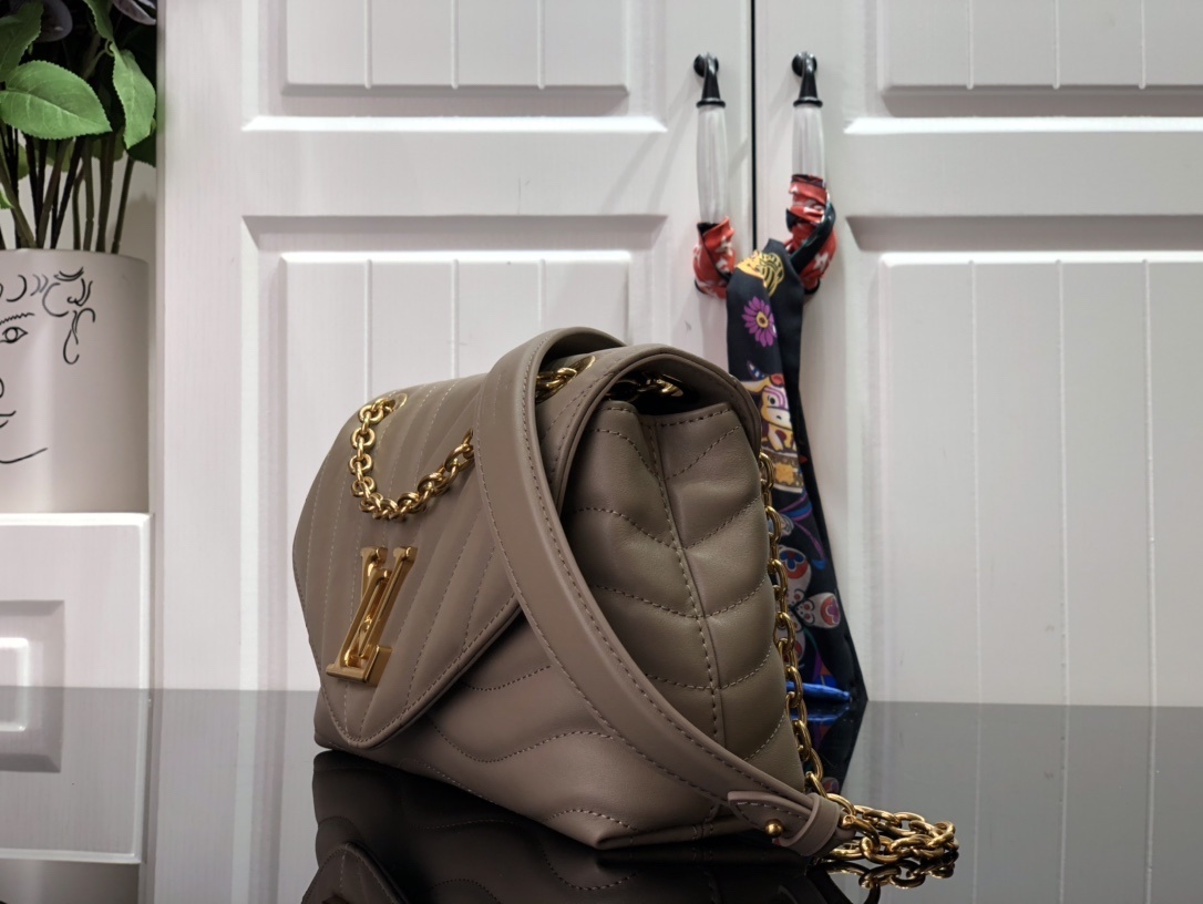 LV NEW WAVE CHAIN BAG M58552 