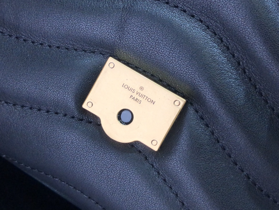 LV NEW WAVE CHAIN BAG M58552 