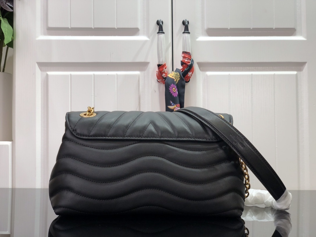 LV NEW WAVE CHAIN BAG M58552 
