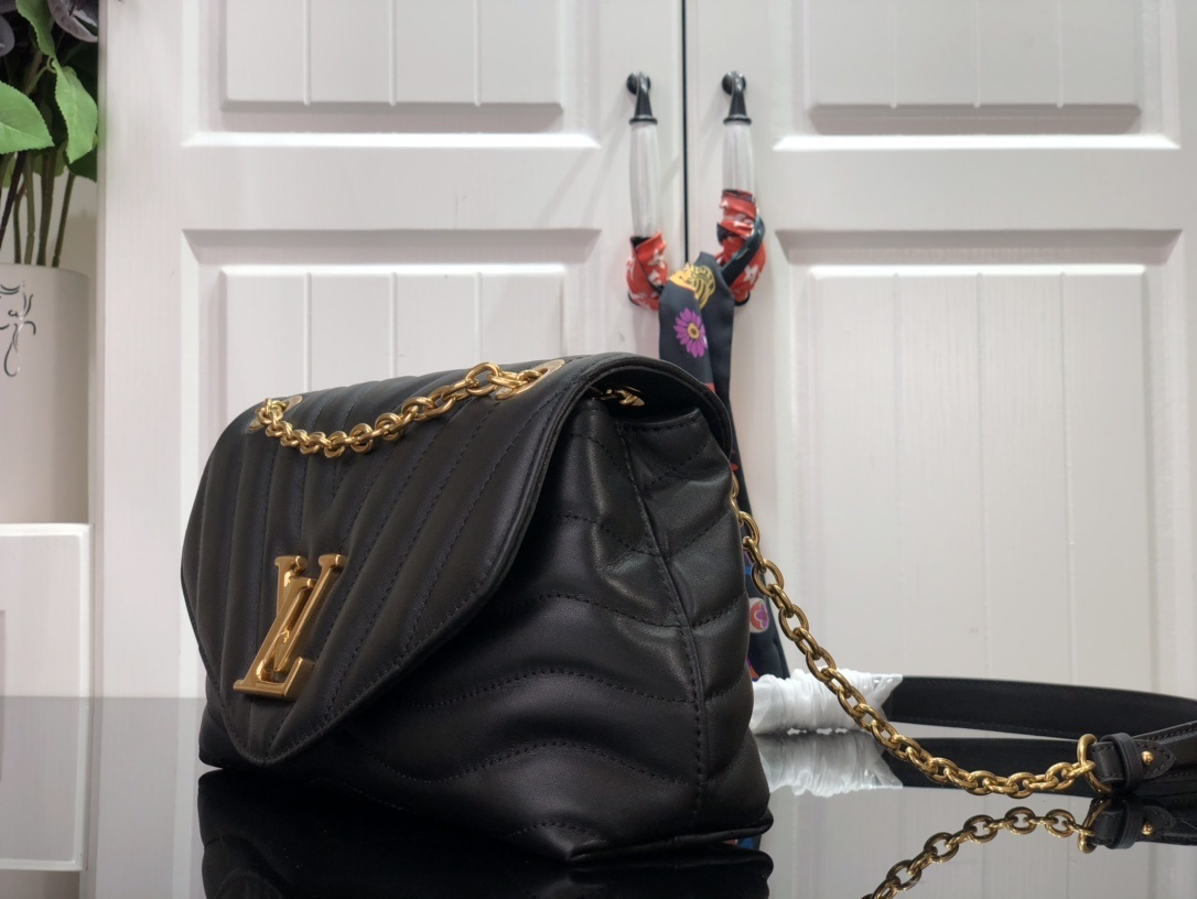 LV NEW WAVE CHAIN BAG M58552 