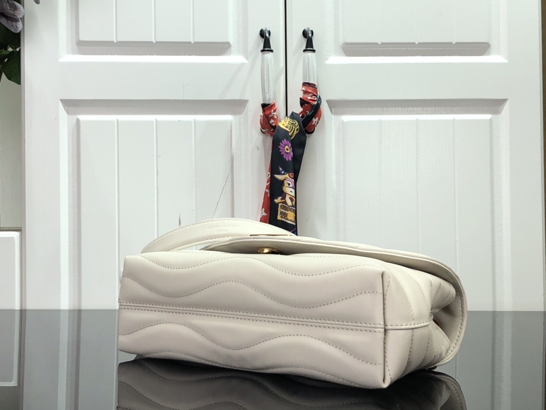 LV NEW WAVE CHAIN BAG M58552 