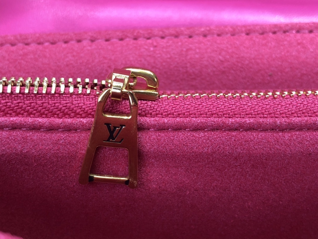 LV NEW WAVE CHAIN BAG M58552 